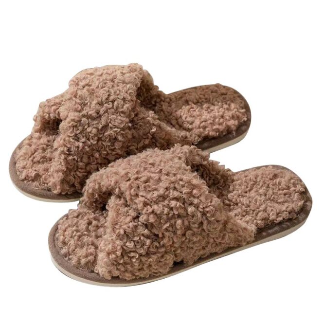 FEET RETREAT SLIPPERS