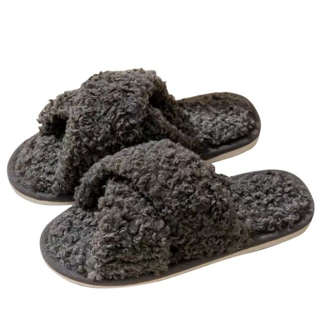 FEET RETREAT SLIPPERS