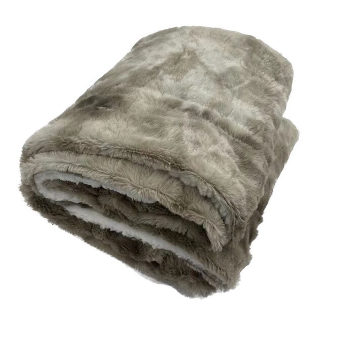 FAUX FUR ELEGANCE